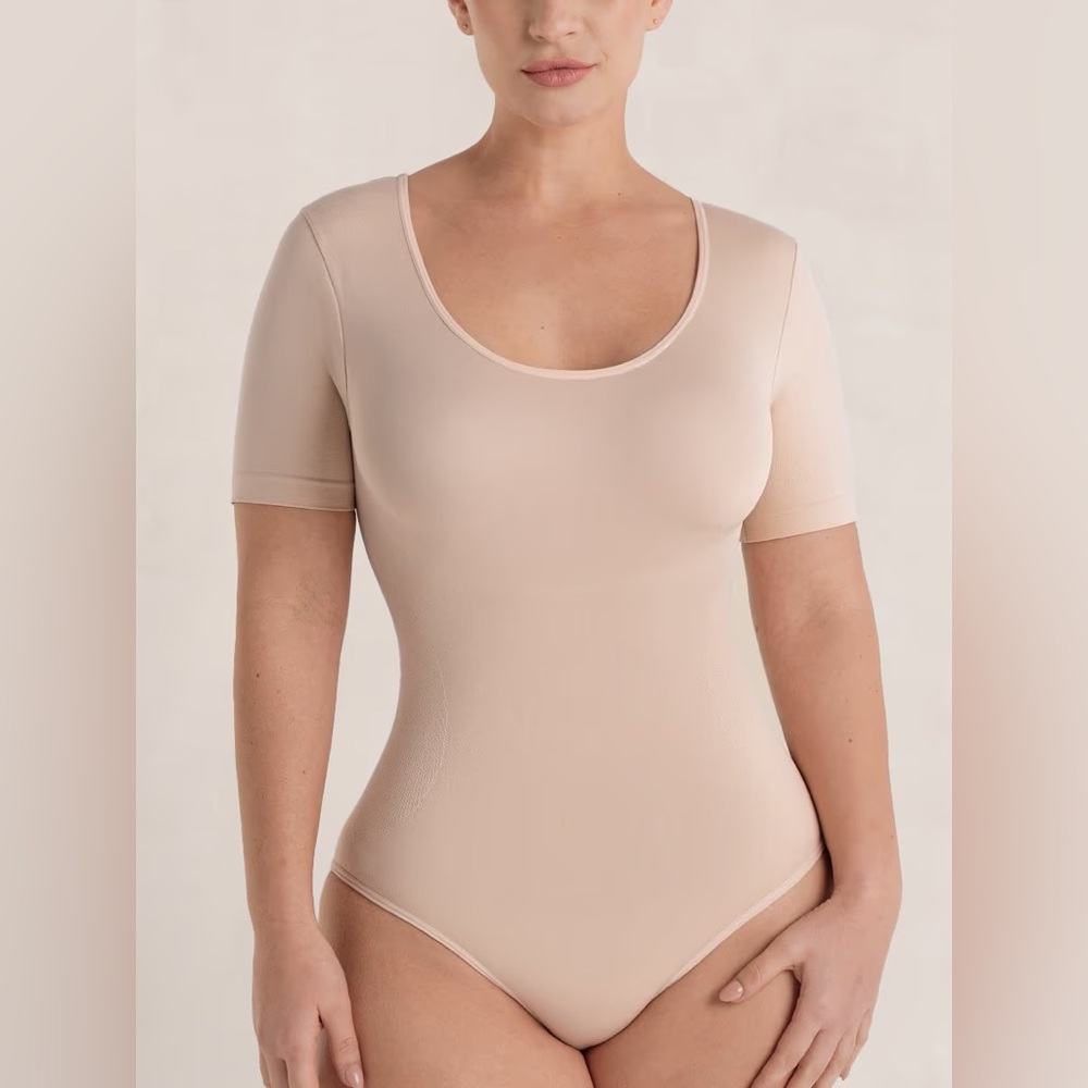 Shapermint Essentials All Day Every Day Short Sleeve Bodysuit, Beige - Large